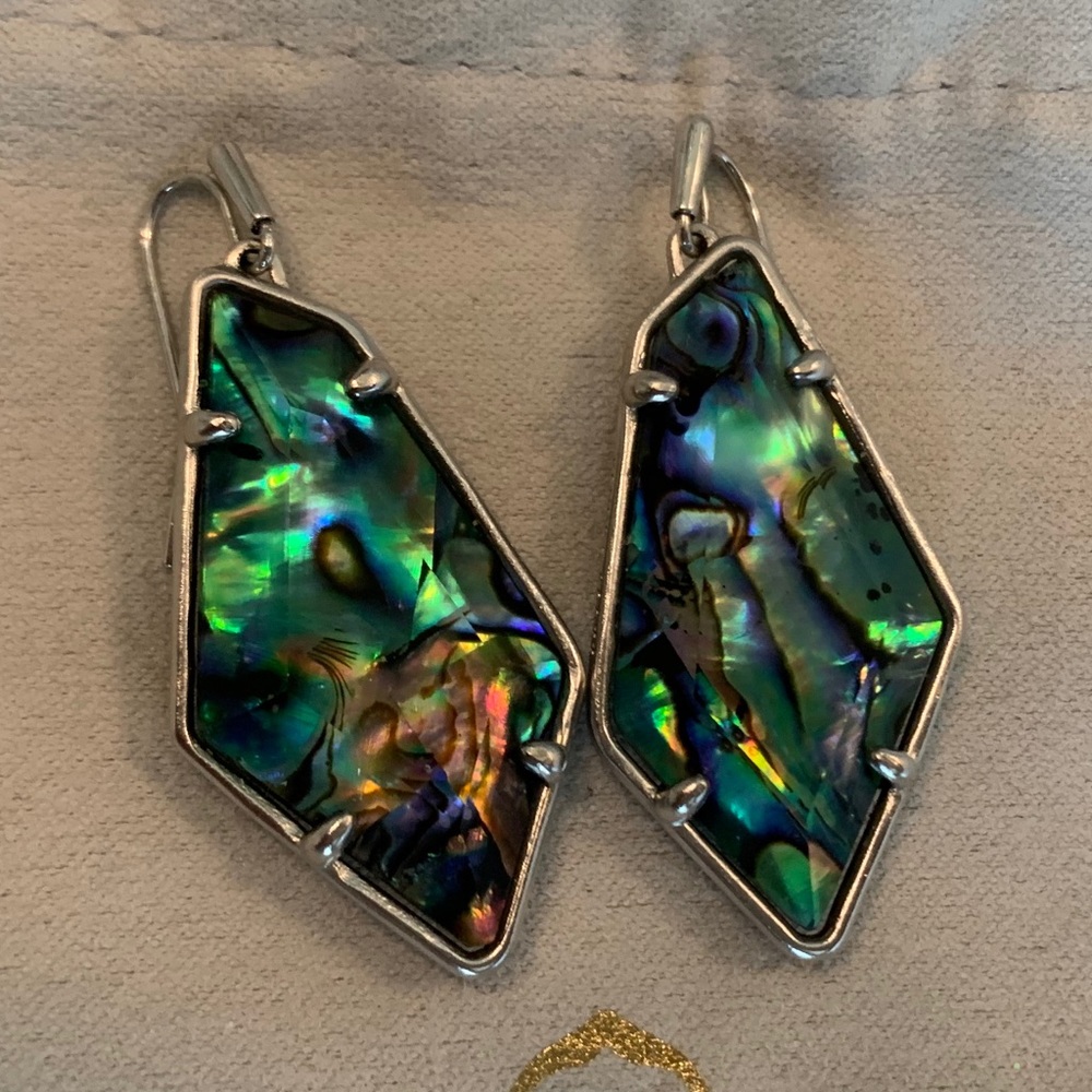 Kendra Scott// Emmie Drop 👂 💍 in abalone shell